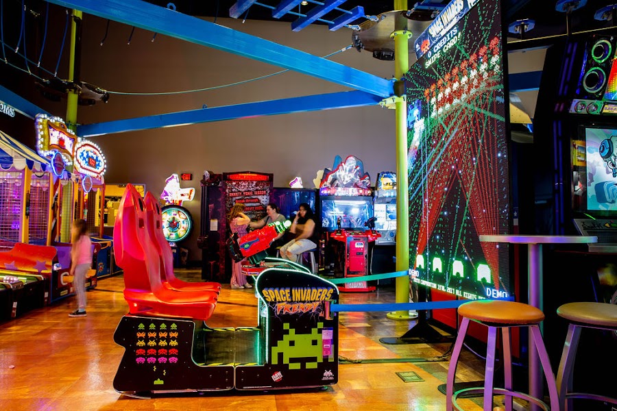Raw Thrills Space Invaders Frenzy Shooting Arcade Game