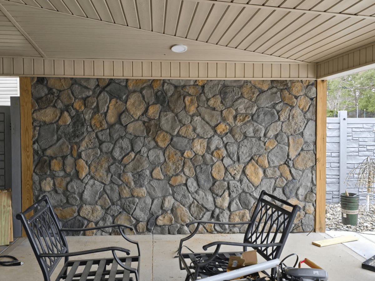 Universal Rocks Crazy Stone Rock Wall Panel 18' x 9' - CRAZYSTONE-PANEL