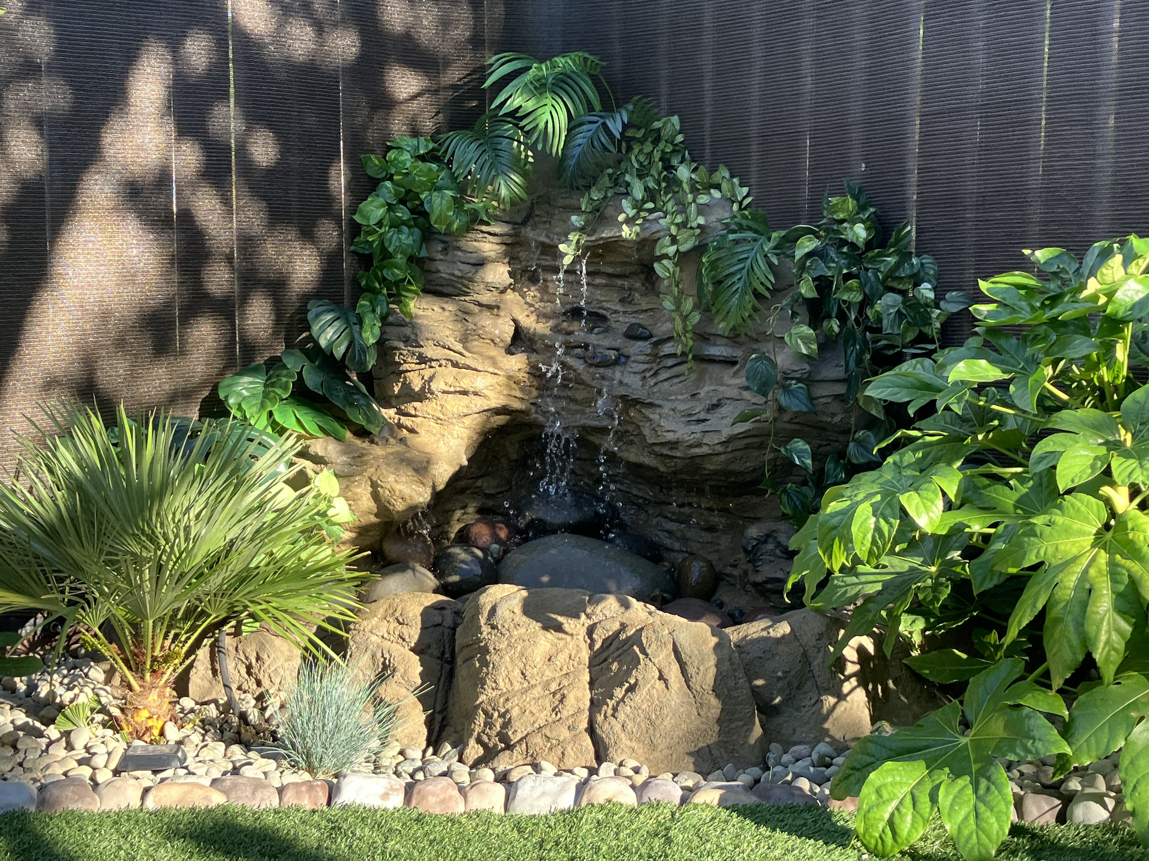 Universal Rocks Large Corner Waterfall - LCW-001