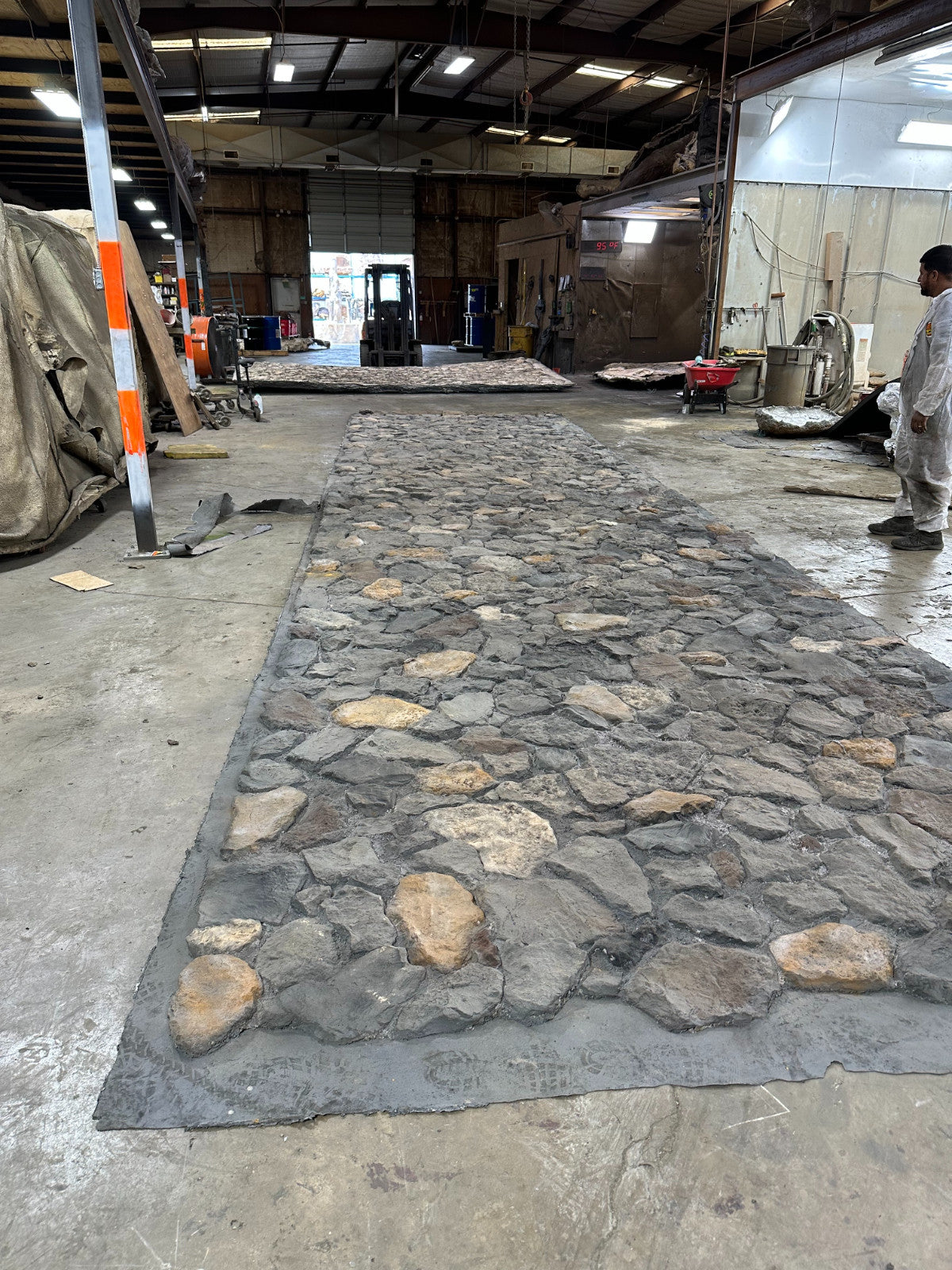 Universal Rocks Crazy Stone Rock Wall Panel 18' x 9' - CRAZYSTONE-PANEL